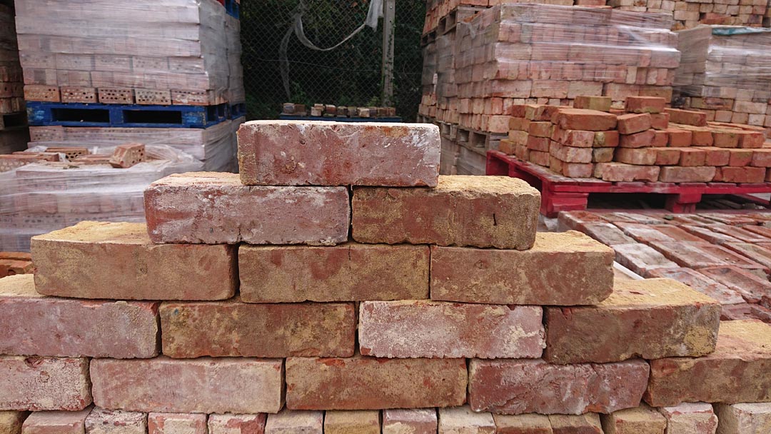 Red Wire Cut Bricks 3,600 in stock