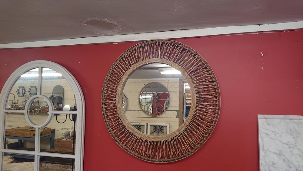 <p>Round Wicker Mirror</p><p>80 cm</p>
