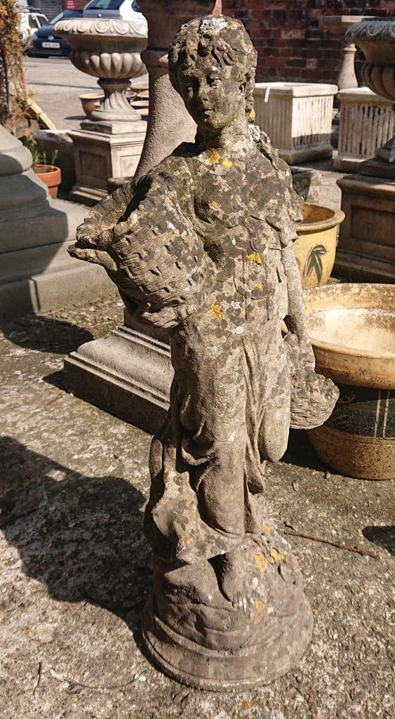 statue