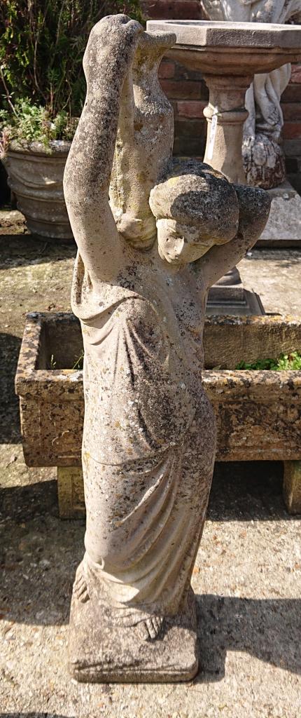 statue