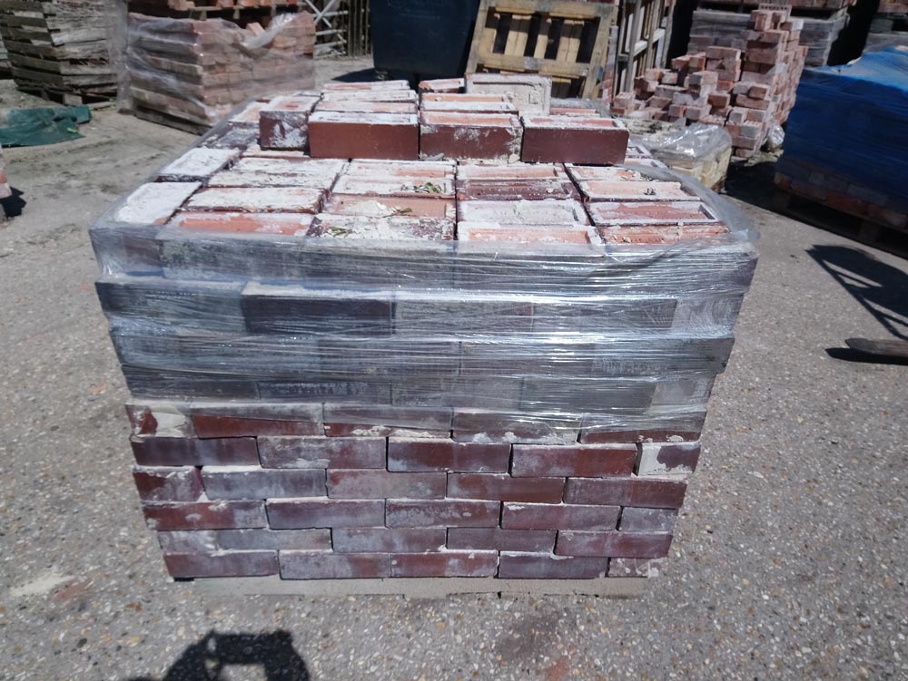 <p>Bourne Valley Pottery Bricks</p><p>500 Available</p>