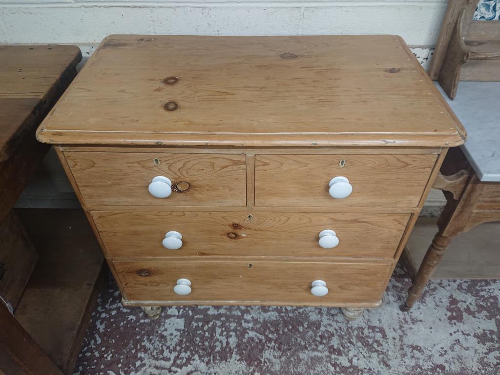 <p>Original old pine chest of draws