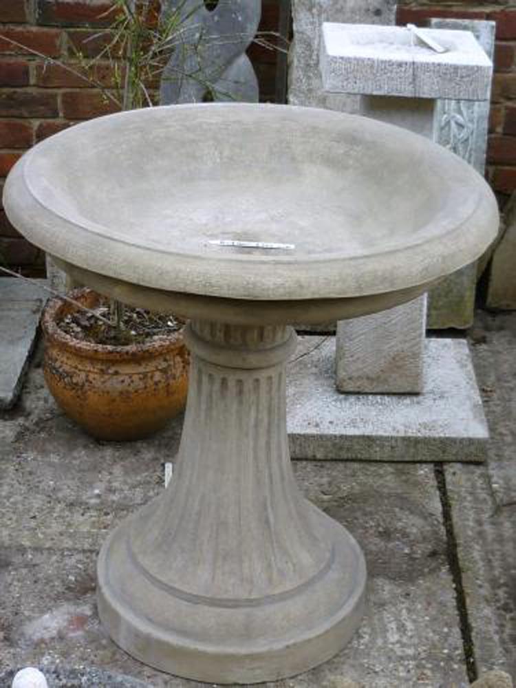 Classic Pentworth Bird Bath
79 cm High
Top diameter 73 cm
Base diameter 46 cm